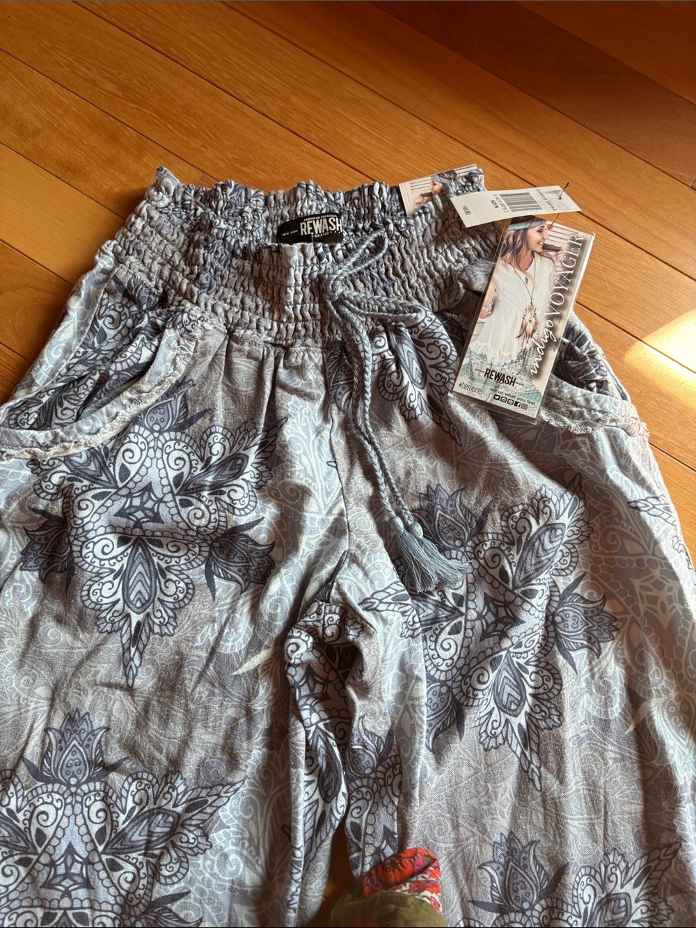 NWT Wide-Leg Smocked-Waist Printed Rewash Lounge Pants in Light Gray